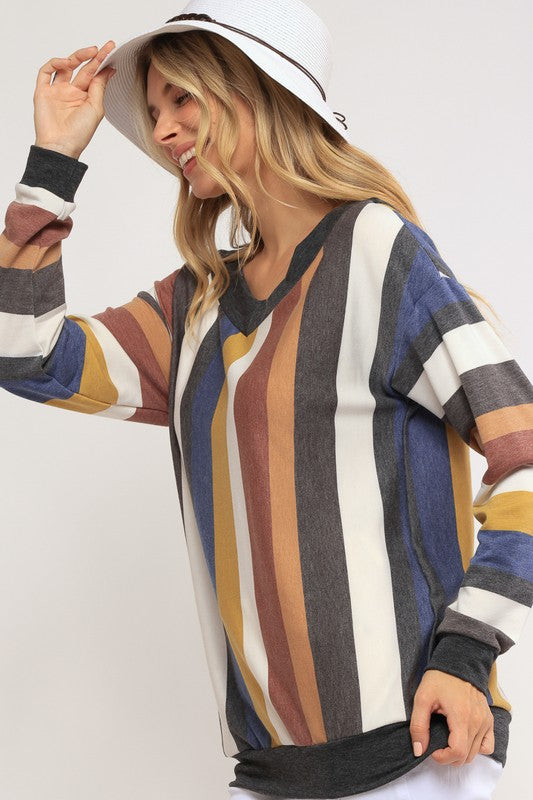 e Luna WIDE V NECK SWEATSHIRT