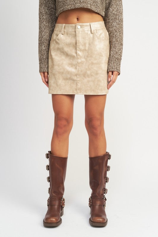 Load image into Gallery viewer, Emory Park FAUX LEATHER MINI SKIRT WITH SHORT HEM
