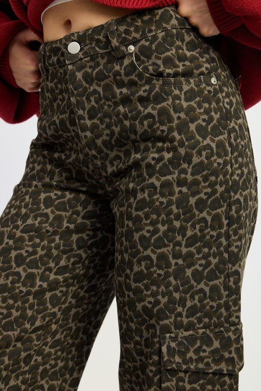 Emory Park Animal Print MID RISE WIDE LEG CARGO PANTS