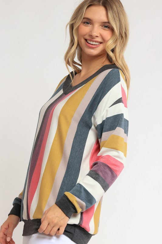 e Luna WIDE V NECK SWEATSHIRT