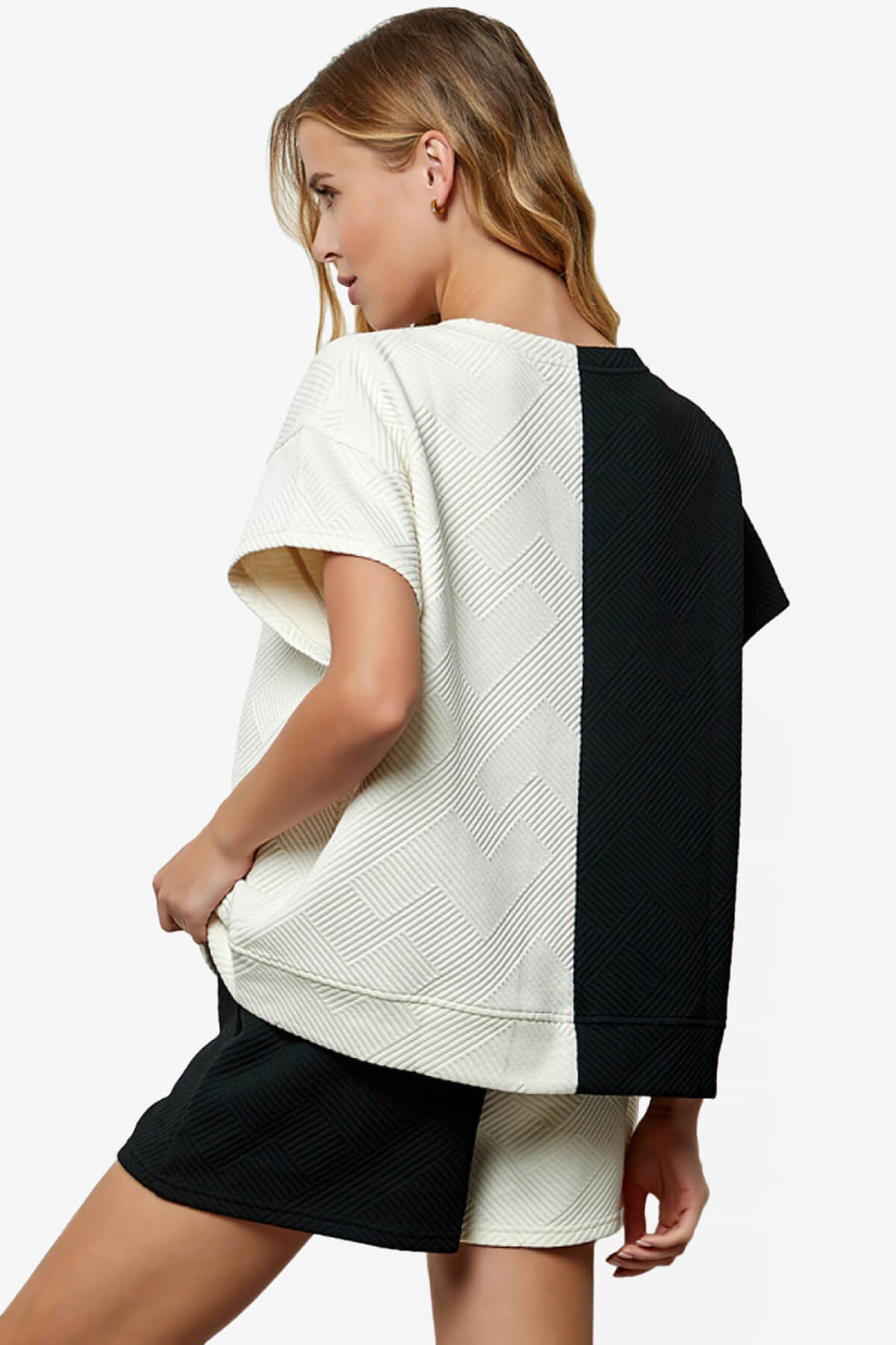 Lassy Textured Colorblock Short Sleeve Top BLACK AND WHITE_2