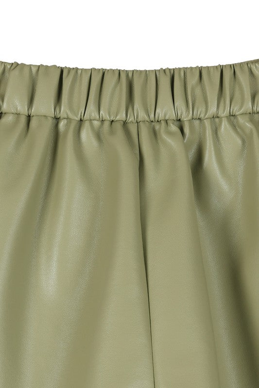 Load image into Gallery viewer, Lilou Vegan leather shorts
