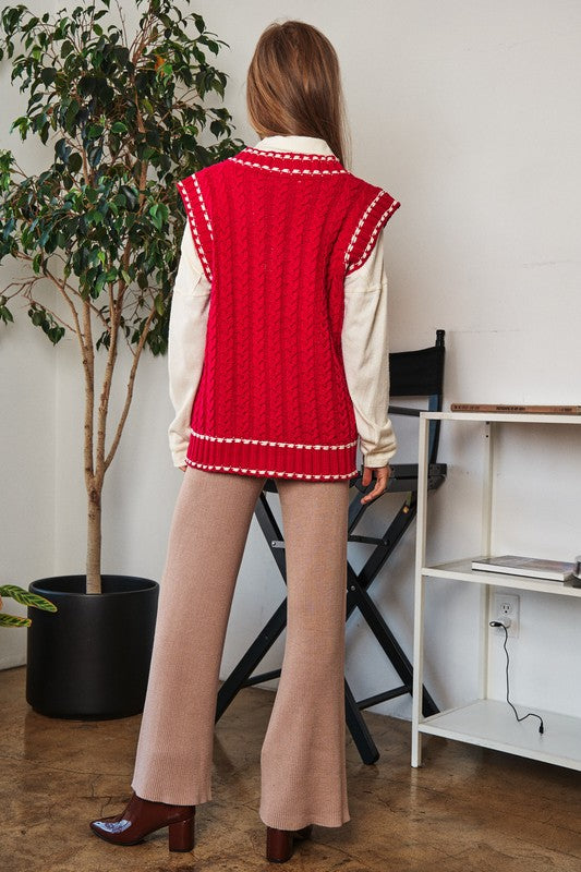 Load image into Gallery viewer, Davi &amp;amp; Dani Solid V-Neck Sleeveless Pocket Detail Sweater
